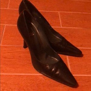 Black pumps in size 6.5